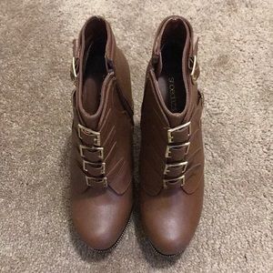 High heel boots size 7 US